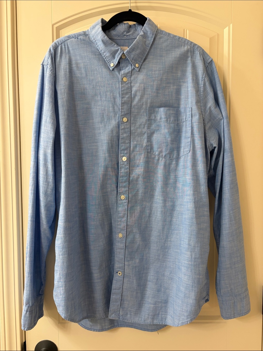 Gap Men's Light Chambray Blue Button-Down Shirt, XL